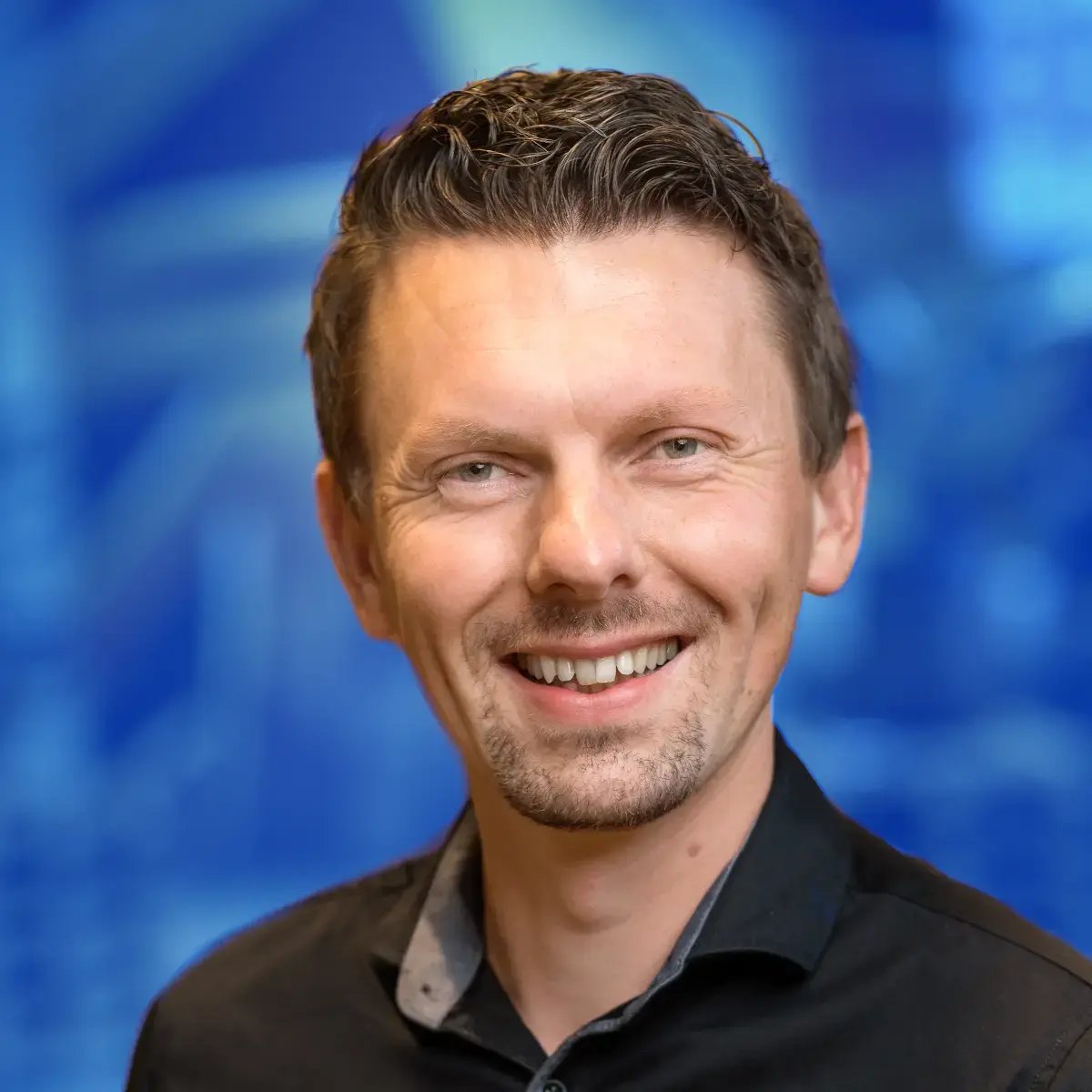 Joost brillman showcasing key insight in this emc webinar about why do some products fails emc test and others dont